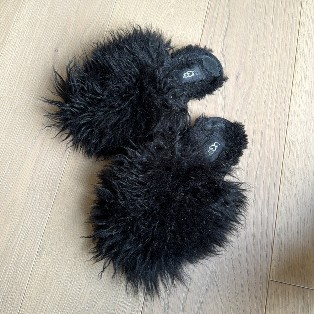 UGG | Black slipper ‘19